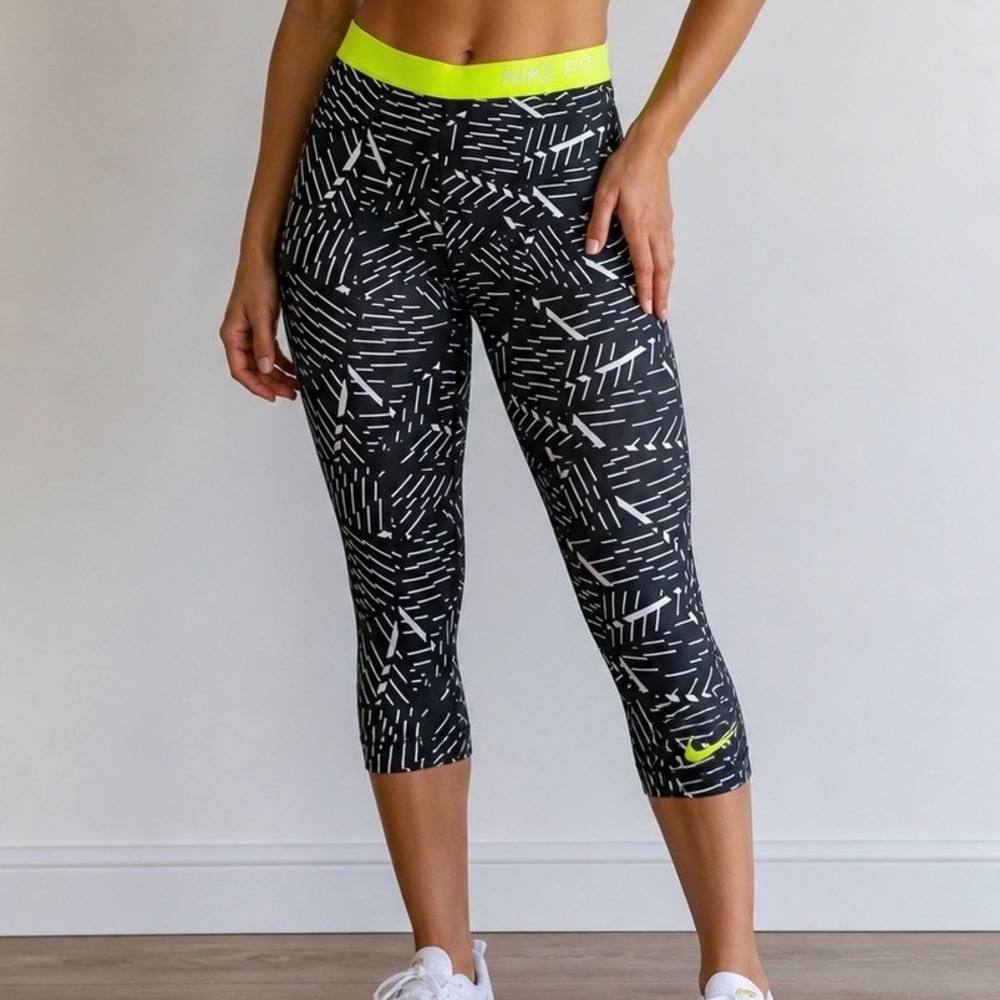 Nike Pro Capri Leggings Geometric Print Black White Neon Yellow Size Medium